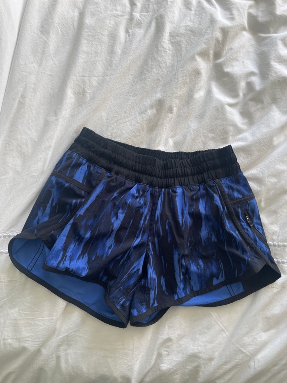 Lululemon Women's Blue Patterned Athletic Shorts size 6